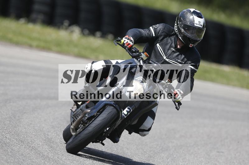 /Archiv-2025/09 22.04.2025 Cornu Master School ADR/gruen-vert/3